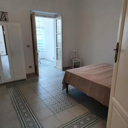 A 2 Passi Dal Mare - Grazioso Trilocale A Locri